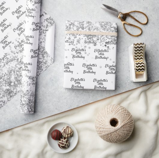 誕生日ホワイトシルバー紙吹雪スパークル名 ラッピングペーパー (クラフト)