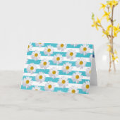 誕生日ホワイトデイジーオンアクアストライプー カード (黄色い花)