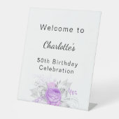 誕生日ホワイトバイオレット花シルバーウェルカム 台座サイン (正面)