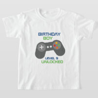 誕生日ボーイビデオゲームをテーマにしたパーティー