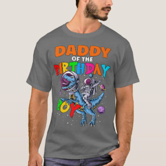 誕生日ボーイ宇宙飛行士ディに乗るRawr Daddy Tシャツ
