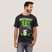 誕生日ボーイ5ビデオゲームコントローラゲーマー5th Bir Tシャツ (正面フル)