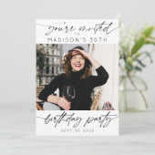誕生日モダンパーティシンプルのスクリプトフォト 招待状 (スタンド正面)