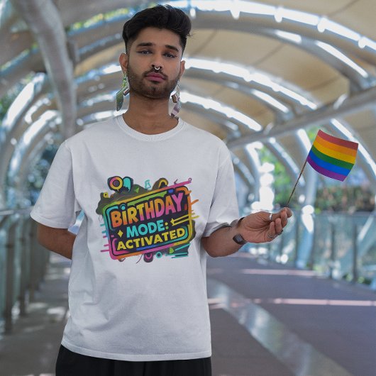 誕生日モード:アクティブ化された落書き Tシャツ