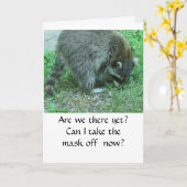 誕生日ユーモアのあるカード、ラクーン「まだそこにいるのか カード (黄色い花)