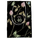 誕生日ロマンチックブラックピンククローバーフローラ ミディアムペーパーバッグ (正面)