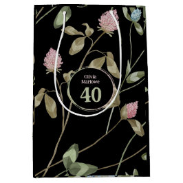 誕生日ロマンチックブラックピンククローバーフローラ ミディアムペーパーバッグ