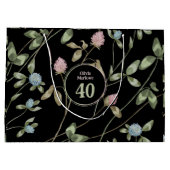 誕生日ロマンチックブラックピンククローバーフローラ ラージペーパーバッグ (裏面)