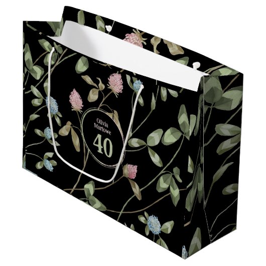 誕生日ロマンチックブラックピンククローバーフローラ ラージペーパーバッグ (正面アングル)
