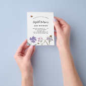 誕生日ワイルドフラワースバイオレットピンク予算の招待 チラシ (手)