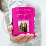 誕生日写真の友人の名前ホットピンク コーヒーマグカップ<br><div class="desc">女性の21歳の誕生日の友人からの贈り物祝、彼女の写真の3つとの彼女の人生、彼女の友人、家族、関心やペット。彼女の名前、年齢21およびあなたの名前をパーソナライズして追加。トレンディーホットピンクの背景。彼女の名前は書スワッシュと手で書かれたスタイルの台本と一緒にモダン。スワ保ッシュにはサンプル名を削除する離れと、前と後の宇宙または絵文字の名前。</div>