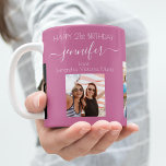誕生日写真の友達の名前ダークピンク コーヒーマグカップ<br><div class="desc">女性の21歳の誕生日の友人からの贈り物祝、彼女の写真の3つとの彼女の人生、彼女の友人、家族、関心やペット。彼女の名前、年齢21およびあなたの名前をパーソナライズして追加。濃いピンク色の背景彼女の名前は書スワッシュと手で書かれたスタイルの台本と一緒にモダン。スワ保ッシュにはサンプル名を削除する離れと、前と後の宇宙または絵文字の名前。</div>