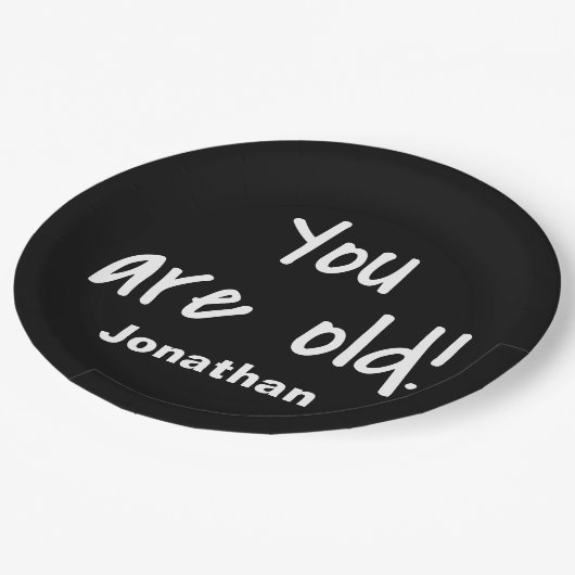 誕生日古い黒いことわざ名パーソナライズ ペーパープレート (アングル)