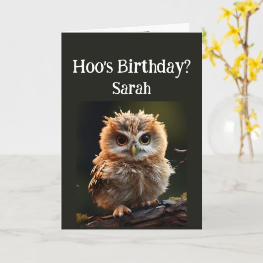誕生日名前をカスタムするかわいいリトルフクロウ鳥おもしろい カード (黄色い花)