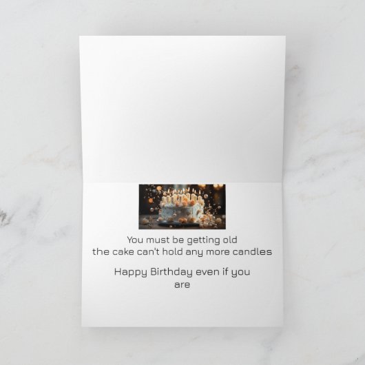 誕生日名前をカスタムするキャンドルケーキの多い カード (内部)