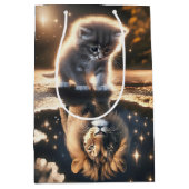 誕生日子猫とライオンパドル反射 ミディアムペーパーバッグ (正面)