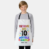 誕生日少年10の2桁、カラフル誕生日 エプロン (着用した状態)