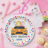 誕生日恐竜のレーシングカー少年イエローレーシングキッド ペーパープレート (パーティー)