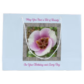 誕生日抱き枕とクユニークレイマリポサリリー ラージペーパーバッグ (裏面)