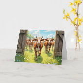 誕生日牛が牧場から逃げ出す カード (黄色い花)