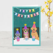 誕生日犬がテーブルに座祝る カード (黄色い花)