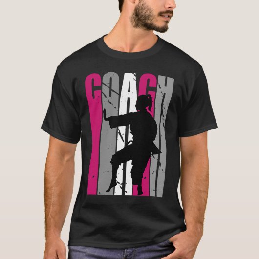 誕生日空手ピンクコーチウォメンズレトロ娘C Tシャツ (正面)