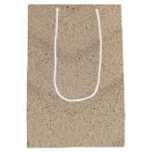 誕生日裸の足の足跡を砂に ミディアムペーパーバッグ (裏面)