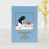誕生日8位ペンギン・ユーモアのあるアンド・ケーキ カード (黄色い花)