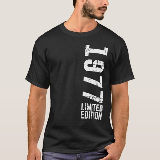 誕生日 と ヴィンテージ 1977 Tシャツ (正面)