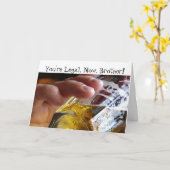 誕生日、兄弟、法律、21。ビール入りグラス。 カード (黄色い花)