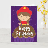 誕生日 – 小さな消防士とカップケーキ カード (黄色い花)