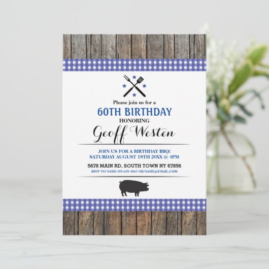誕生日BBQ年齢の青いブタのローストの木製の招待 招待状 (スタンド正面)