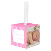誕生生まれたばかりの統計と写真を持つベビーガール キューブオーナメント (正面アングル)