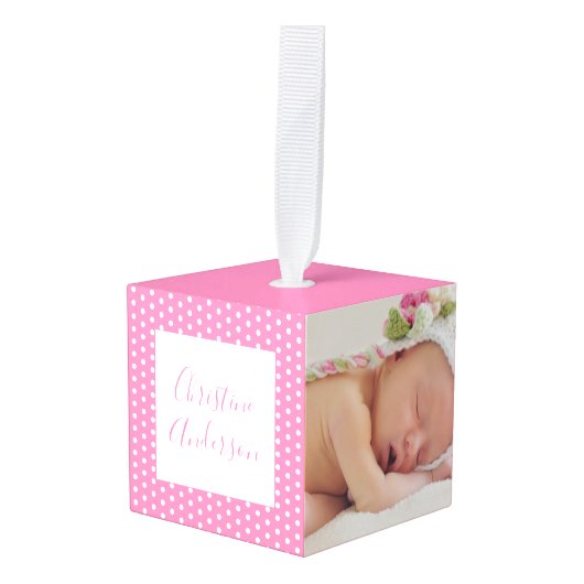 誕生生まれたばかりの統計と写真を持つベビーガール キューブオーナメント (正面アングル)