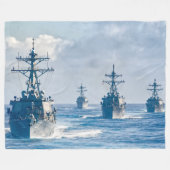 誘導ミサイル駆逐艦 – DDG-59 フリースブランケット (正面(横))