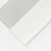 誘惑された白猫と魚 フリースブランケット (角)