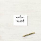 誘致したいエネルギーである ポストイット (デスク上)