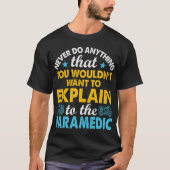 説明救急医療隊員 おもしろい Tシャツ (正面)