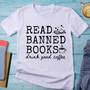 読おもしろい禁の本がコーヒーのTシャツを飲む Tシャツ