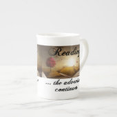 読の、冒険は続く ボーンチャイナマグカップ (正面右)