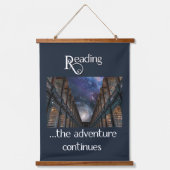 読の、冒険は続く 吊り下げ型タペストリー (正面)