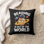 読書は宇宙の彼方へ!スペース・ユーモア本大好き クッション (ブランケット)