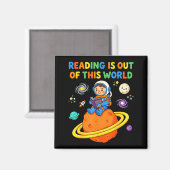 読書は宇宙を超えた宇宙飛行士の読書 マグネット (正面/裏面)