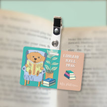 読書中の犬 横向き 図書館 通行バッジ