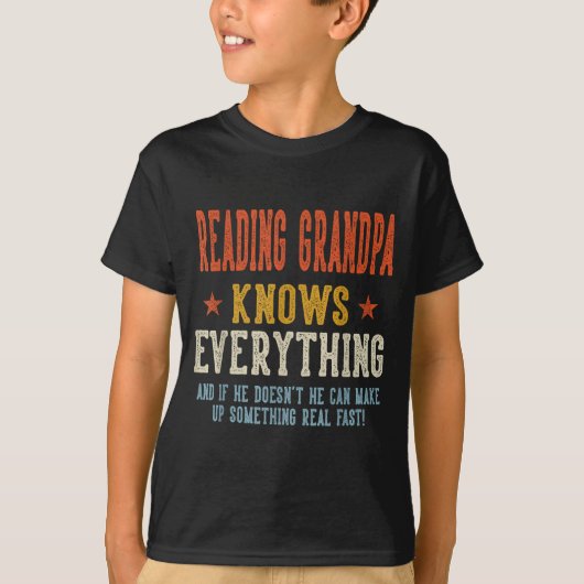 読書好きなおじいちゃんはなんでも知っている父の日 Tシャツ (正面)