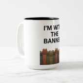 読書家のための「I'm With The Banned Books」マグ ツートーンマグカップ (正面左)