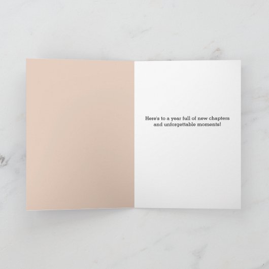 読書愛好家の誕生日と折り畳まれたグリーティングカード カード (内部)