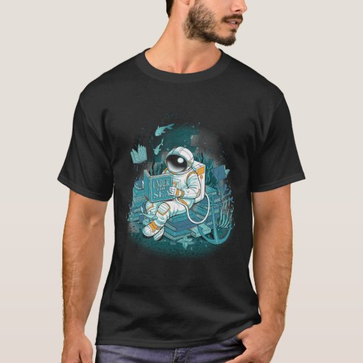 読者は何千もの人生を生きる - 宇宙飛行士 水面下 Tシャツ (正面)