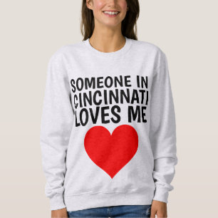 誰かがシンシナティ（オハイオ州）で私を愛している Tシャツ
