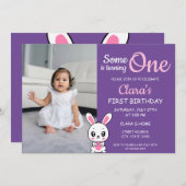 誰かが一枚の紫色の写真を1歳の誕生日に向けている 招待状 (正面/裏面)